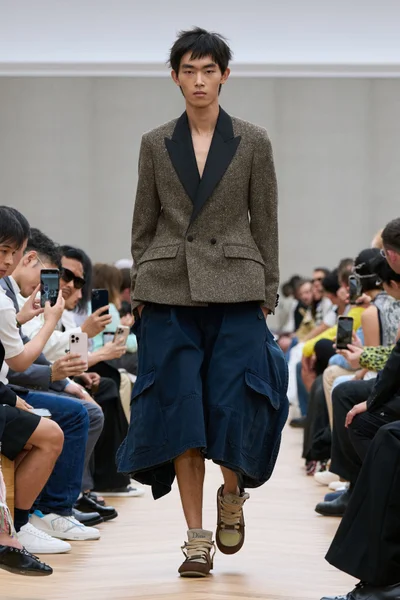 Look 10